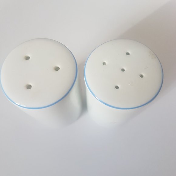 Vintage Walt Disney World Salt and Pepper Shakers with Cinderella’s Castle Japan - Picture 3 of 11